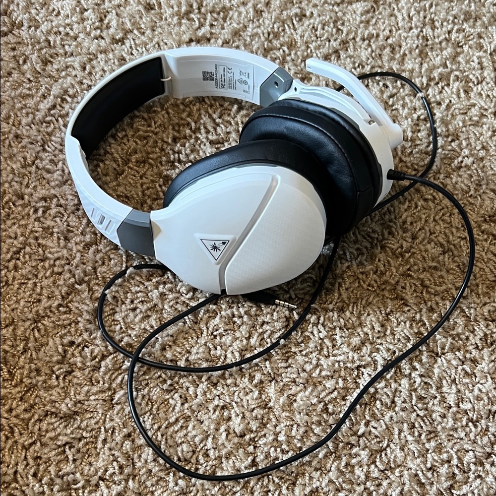 Turtle Beach White and Black On-Ear Headphones